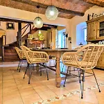 Сasa de vacaciones Awesome In St Privat Des Vieux *